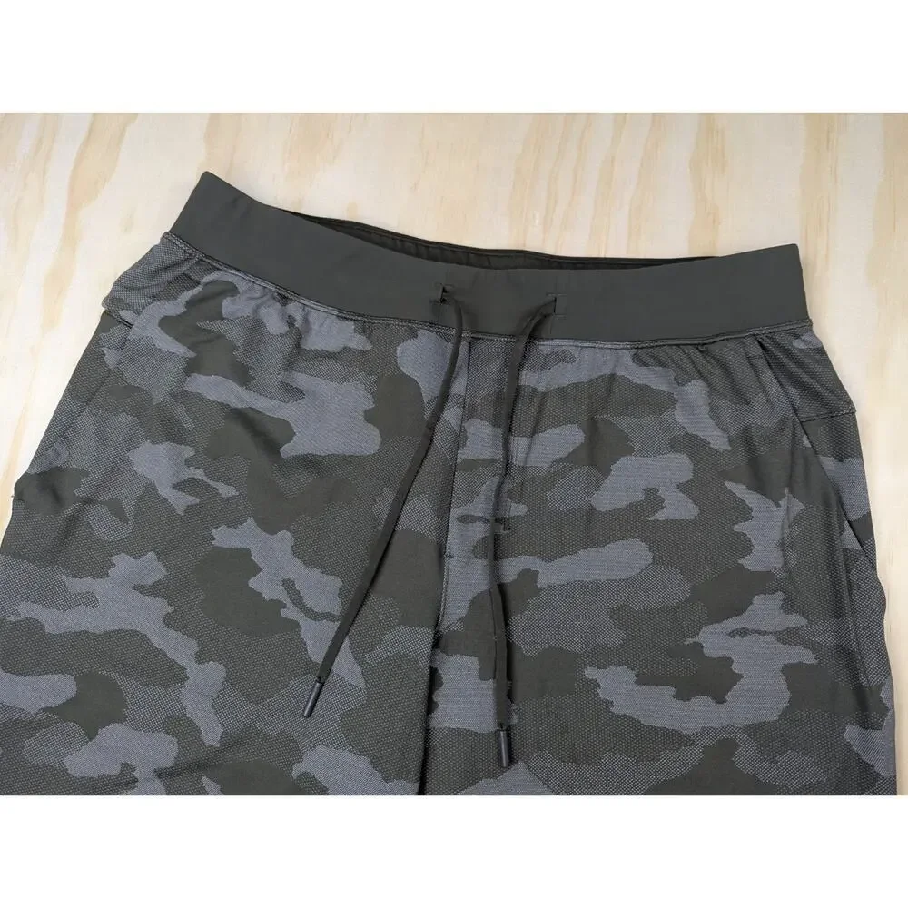 Lululemon Men's XL Pace Breaker Lined Short Green Camo Athletic Gym Zip Pocket
